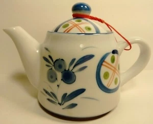 VINTAGE 90’s PORCELAIN CHINESE TEAPOT WITH LID BLUE  FLOWER BOUQUETS PAINTED  - Picture 1 of 10