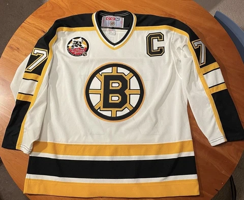 Boston Bruins Ray Bourque Vintage 90's CCM L  White Pooh Bear All-star Patch Cover