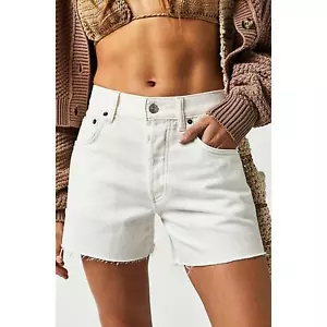 Free People Ivy Mid Rise Short Crystal Clear White Denim Cut Off US 26 NWT - Picture 1 of 18