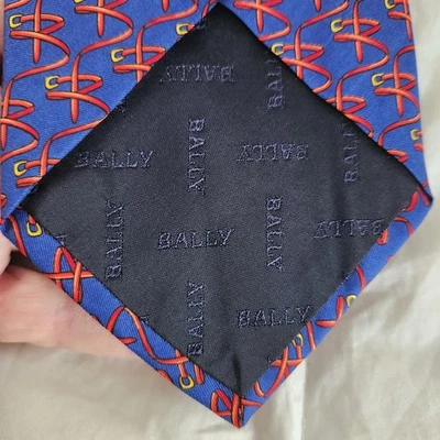 Corbata de seda BALLY con monograma y estampado de cinturón Italia W:3,75" usada en excelente estado azul/rojo Foto 1 de 4