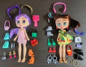2 Boxy Mädchen Puppen mit Ohrringen Schuhe Handtaschen Kopfhörer Zubehör  - Bild 1 von 3