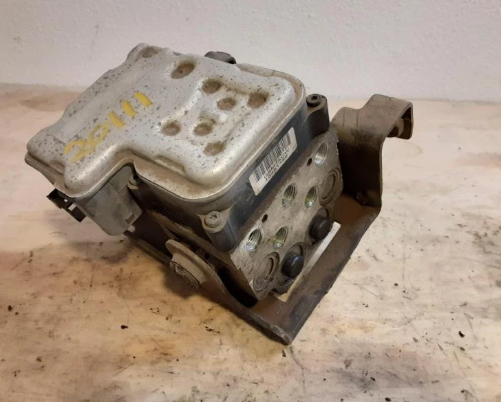 GMC Yukon XL 1500 2004-2005 ABS Anti Lock Brake Actuator Pump OEM  - Image 1 of 3
