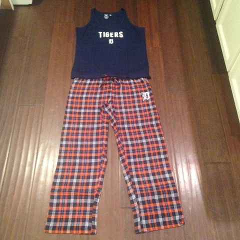 Detroit Tigers NEW Womens Medium Pajama PJs Tank Sleep Set . MLB Sleepwear NWT M Cover