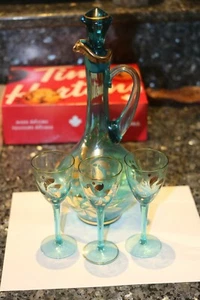 VINTAGE BOHEMIAN? BOTTLE/DECANTOR WITH LID AND 3 GLASSES CORDIALS TEAL BLUE - Picture 1 of 3
