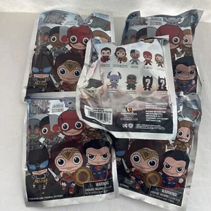 DC Comics JUSTICE LEAGUE Figur Schlüsselanhänger Blind Bag Menge 5 NEU VERSIEGELT - Bild 1 von 2