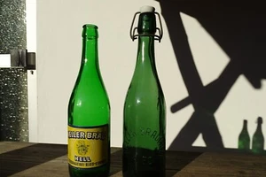 c.1940-70 KELLER BRÄU 2x Bierflasche KELLER BRAUEREI 4910 Ried Flasche - Picture 1 of 12