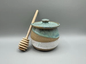 Olla de miel de cerámica mermelada de azúcar estudio arte gres tarro verde azulado bronceado crema - Imagen 1 de 6