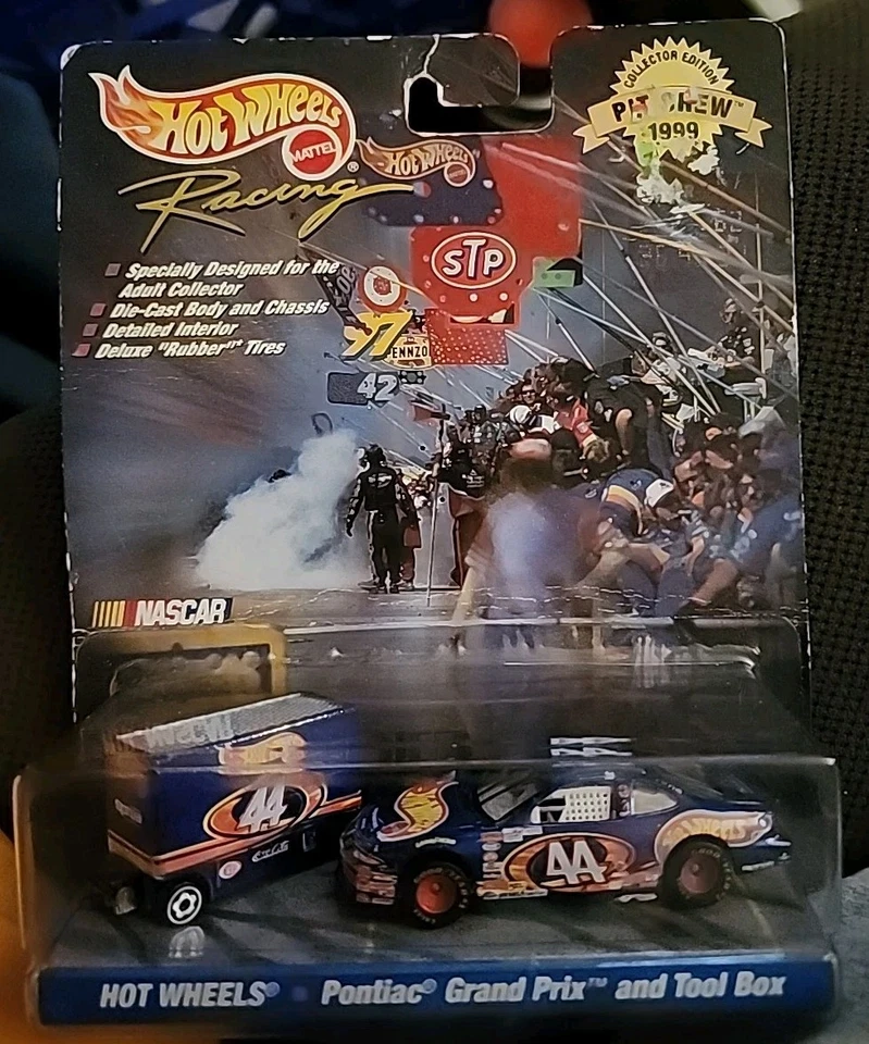 Hot Wheels Collector Edition Pit Crew #12 1:64 Diecast Car