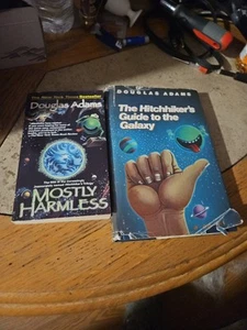The Hitchhiker's Guide to the Galaxy, BCE, Douglas Adams + Mostly Harmless - Foto 1 di 11