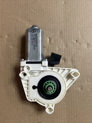 A2218202842 MERCEDES-BENZ S W221 FRONT RIGHT WINDOW REGULATOR MOTOR GENUINE NEW - Image 1 of 4
