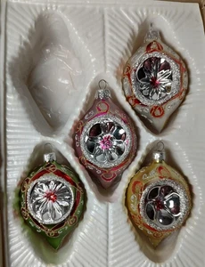 Vintage Commodore Christmas Classics 4 Glas Ornamente Einzug handdekoriert Rumänien - Bild 1 von 5