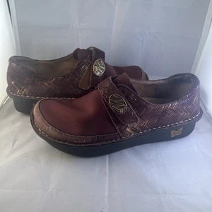 Alegria By PG Lite Womens Maroon Gold Khloe Buckle Clog Shoes Non Slip Size 8.5 - Picture 1 of 8