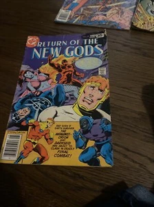 RETURN OF THE NEW GODS #19, 18 COMIC LOT VF-NM - Picture 1 of 3