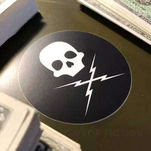 Death Proof - Prop Skull Equipment Case Sticker / Cosplay Set Dressing Decal - Bild 1 von 1