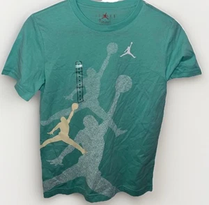 Jordan Big Kids' Gradient Stacked Jumpman T- Shirt SZ M Emerald Rise Green NWT - Picture 1 of 5