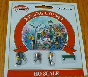 Model Power #5774 Figure Sets -- Kissing Couples pkg(6) - Picture 1 of 1