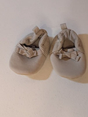Baby Girl Crib Shoes 3–6 Months – Soft Sole Knit Bow Slippers Beige - Image 1 of 2