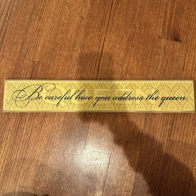 Ten cuidado con cómo te diriges a la reina placa Danielson Designs EE. UU. 23x 4,5 pulgadas Foto 1 de 4