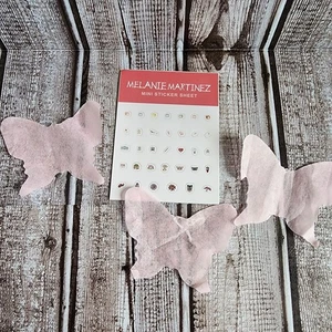 Melanie Martinez 2024 Trilogy Tour VIP mini foglio adesivo e confetti farfalla  - Foto 1 di 3