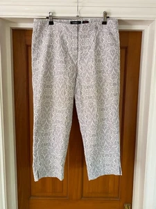 Robell Marie 07 Trousers UK 16 Cropped Capri Silver Grey Jacquard Fleur de Lys - Picture 1 of 7