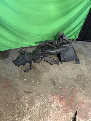 Manguera de admisión de aire Kia K900 2015-2017 5,0 L con caja OEM Foto 1 de 4