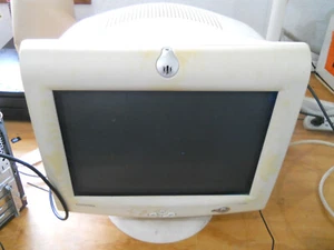 Compaq FS740 Vintage 2000 Retro Gaming 17" CRT Computer Monitor 1280x1024 - Picture 1 of 8