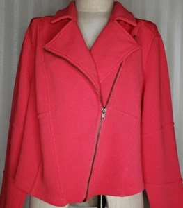 Chaqueta de Motocicleta Torrid para Mujer Talla Plus Texturizada Rosa Asimétrica Cremallera Recortada Usada en Excelente Condición - Imagen 1 de 11