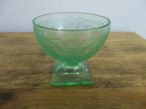 GREEN DEPRESSION VASELINE GLAS DESSERTSCHALE - Bild 1 von 2