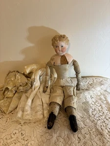 Antike Parian Biskuitkopf Puppe mit Stoffkörper. Blonde Haare. Lederzeiger 15 Zoll - Bild 1 von 11
