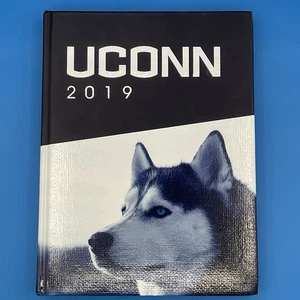 UCONN Nutmeg Yearbook Vol. 104 2019 Dan Hurley RC Season Katie Lou Samuelson FF - Foto 1 di 12