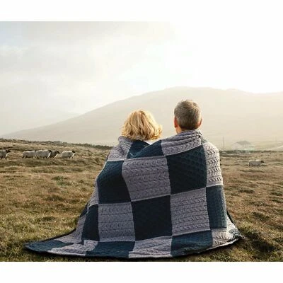 Manta Aran Woollen Mills Lana Merino Retazos Intarsia Tiro Mimbre 42"x 66" Foto 1 de 4