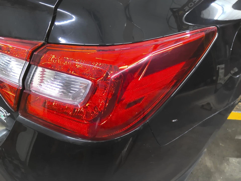 Conjunto de luz trasera derecha 15 16 17 18 19 SUBARU LEGACY Foto 1 de 1