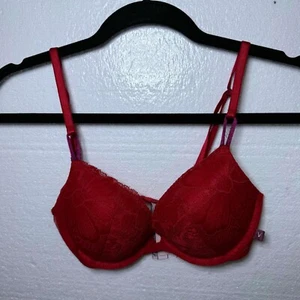 Victoria's Secret 32 C Red Lace Push Up Bra Padded Underwire Floral Adjustable - Picture 1 of 10