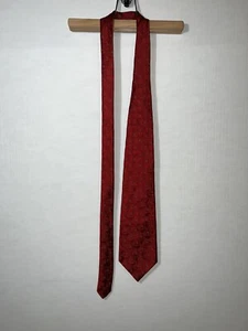 Colección Corporativa Jos A. Corbata Banks para hombre roja con estampado geométrico 100 % seda - Imagen 1 de 10