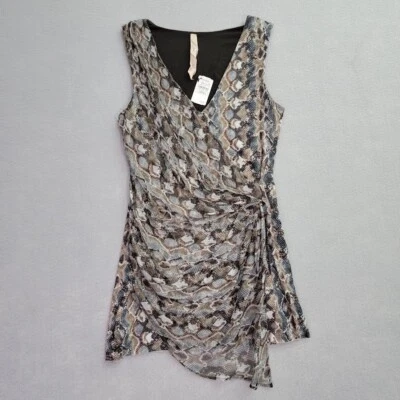 Top Bailey 44 para mujer pequeño estampado de reptiles forrado sobrepelliz cuello dobladillo asimétrico Foto 1 de 4