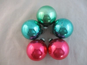 Lote De Colección De Cinco Adornos De Bola Redonda Brite Brillante Navidad 2 1/2" Verde Y Rosa - Imagen 1 de 3