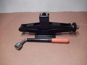 Maserati Jack and Tool Kit - Picture 1 of 5