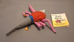 How Many Bugs in a Box? Saw Bug Finger Puppet Vintage 1996 NWT Rare - Picture 1 of 4