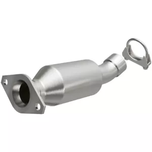 Magnaflow Catalytic Converter Fits 12-16 Toyota Prius C 1.5L - Picture 1 of 10