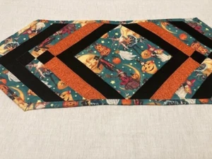  HALLOWEEN "Vintage Look" gesteppter Tischläufer 13 Zoll x 36 cm orange/schwarz  - Bild 1 von 4
