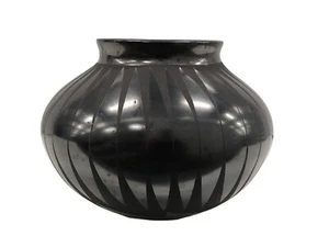 Vintage Mata Ortiz Pottery Pot Olla by ARMINDA SILVEIRA - Black on Black - Picture 1 of 7
