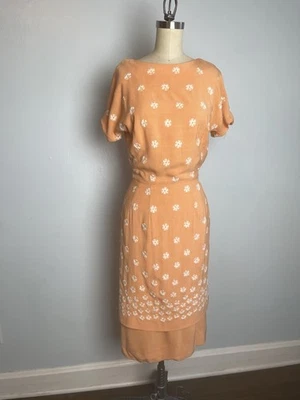 Vestido Vaina Sherbet and Cream Años 60 Bordado Naranja Y Blanco Foto 1 de 4