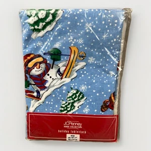 JCPenney Mantel Ovalado 60" X 84" Navidad Fondo Azul Esquí Muñeco de Nieve NUEVO - Imagen 1 de 8