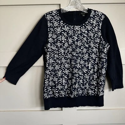 Suéter Ann Taylor Azul Marino Blanco Floral Pull Over Ojales Elegante Ligero  Foto 1 de 4