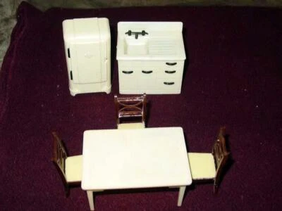 Lote vintage (28) - RENWAL: MUEBLES PARA CASA DE MUÑECAS Foto 1 de 4