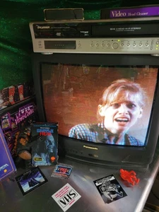 Castle Freak VHS (1995) OOP Unrated Director's Cut Tested - Imagen 1 de 4