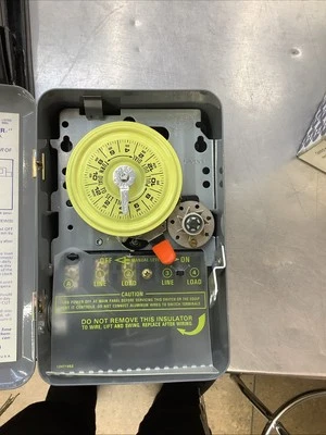 Intermatic P171-32 Heavy-Duty Plug-In Portable Time Switch, SPST, 20A, 125V - Image 1 of 4