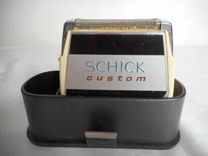 Vintage Schick Custom Comfort Control Electric Razor in case - Picture 1 of 8