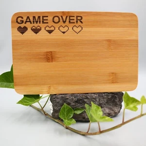 Frühstücksbrettchen GAME OVER - Bambus Holz graviert - Geschenk Nintendo Sony gb - Picture 1 of 8