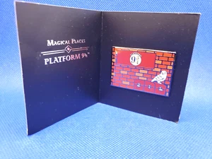 Harry Potter Wizarding World - Magical Places - Platform 93/4 Pin Badge - Picture 1 of 5